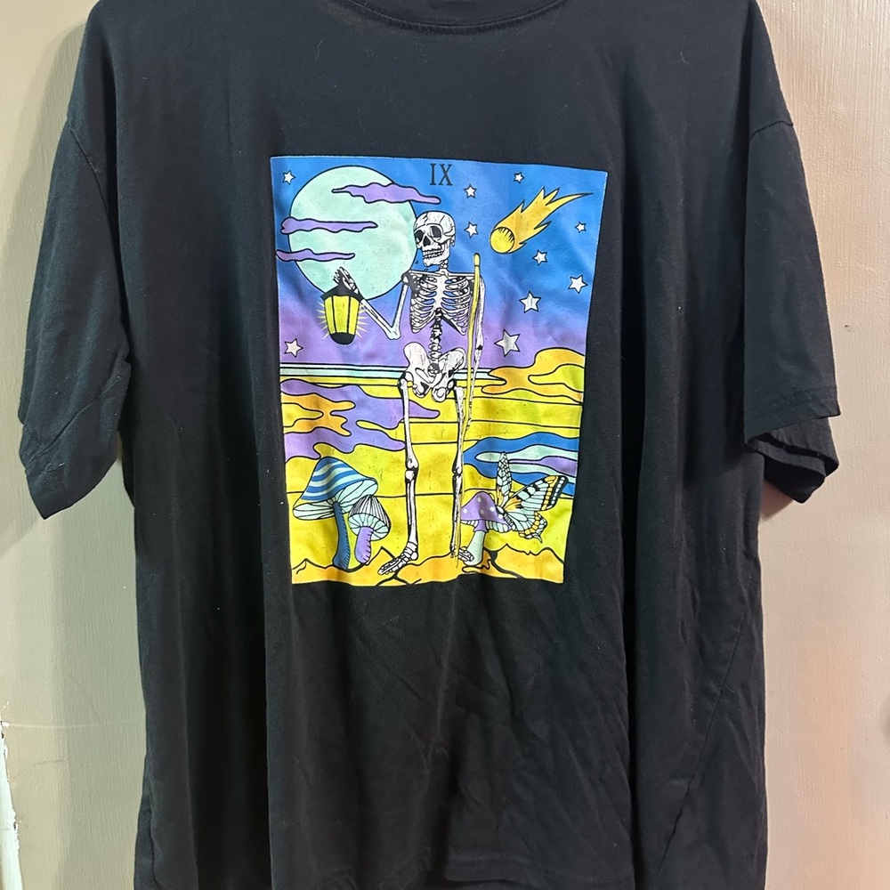 Amazon Black Short Sleeve Tee with Vibrant Graphics